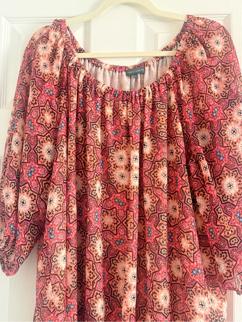 π Vince Camuto Pink Printed Peasant Tunic - Picture 3 of 8